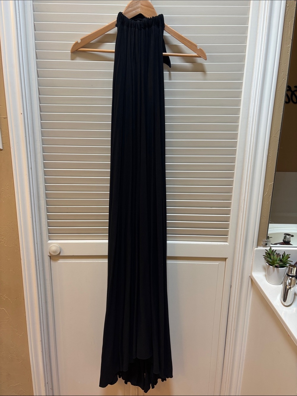 Black Halter Neck Pleated Maxi Dress